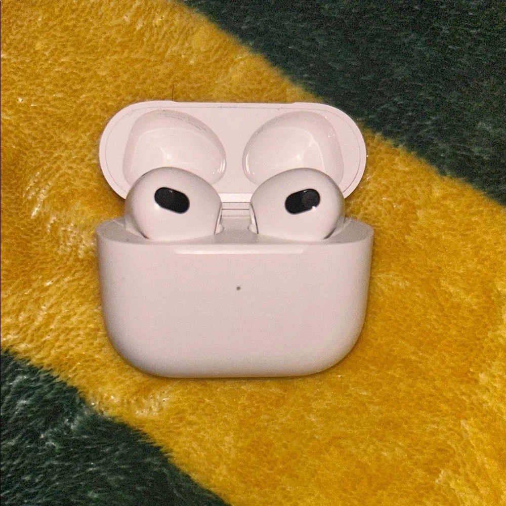 Apple AirPods Charging Case